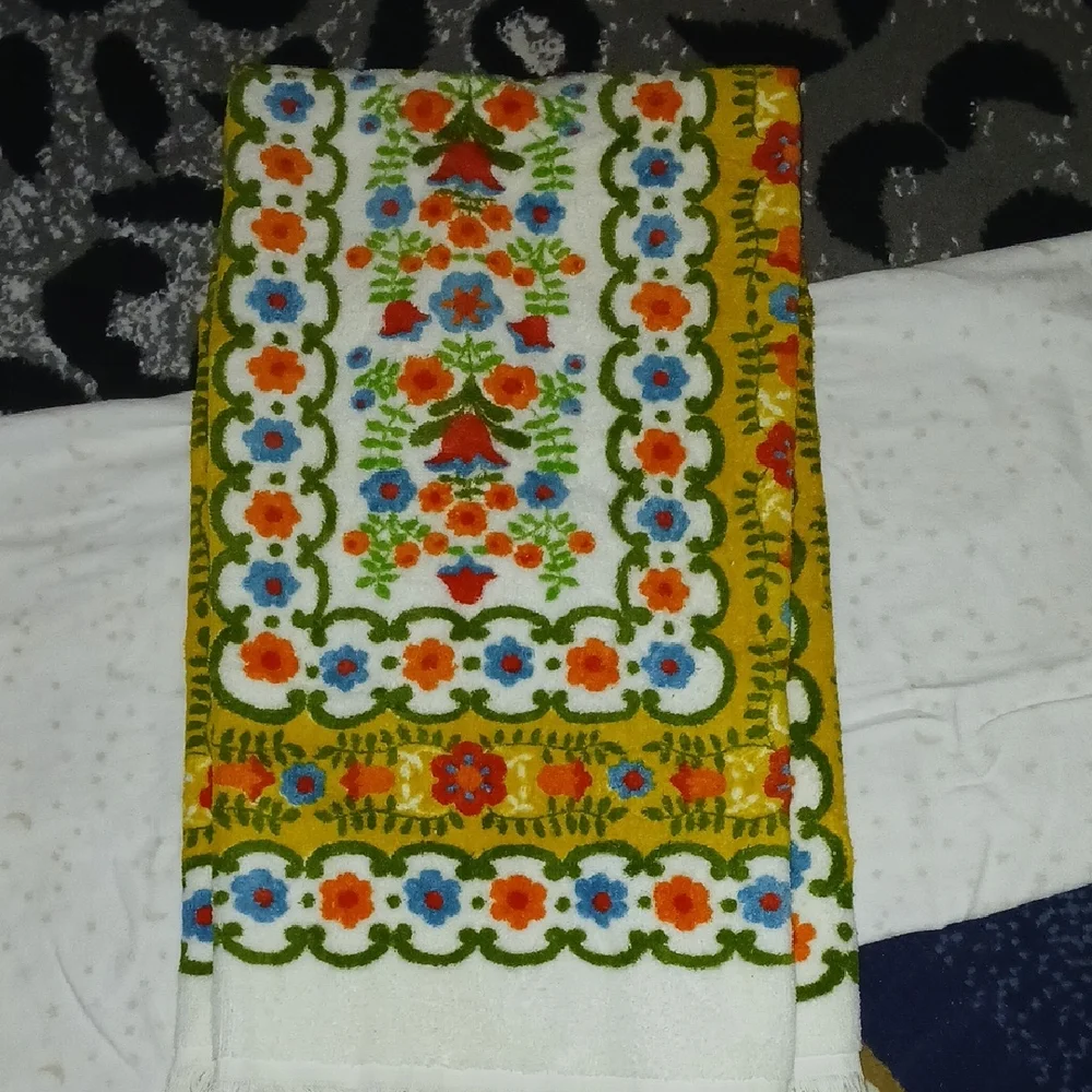 Vintage Towel (Straight Out Of The 60s) - Picture 1 of 3